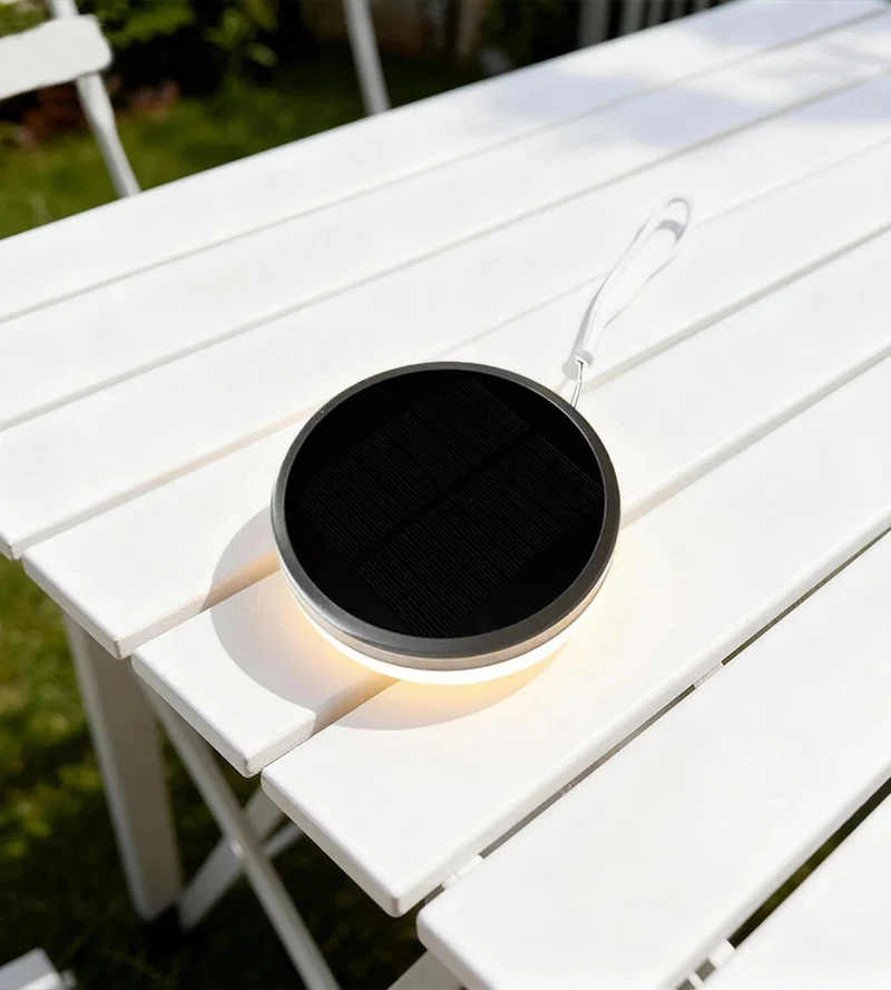 Lampe de table solaire LED NOMADE noire - 5 modes d'éclairages de 40 à 270 lumens - Prise USB - Batterie 1600mAh