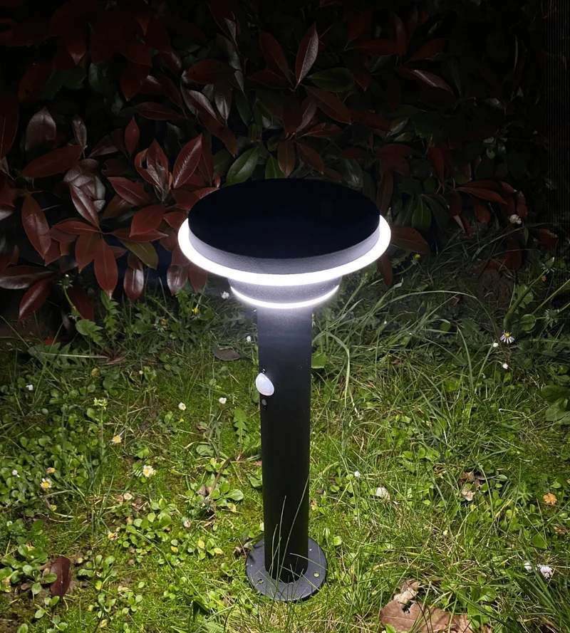 Borne solaire extérieure LED GENOVA noire 45 cm avec détecteur - 3 modes d'éclairage 100 à 1000 lumens