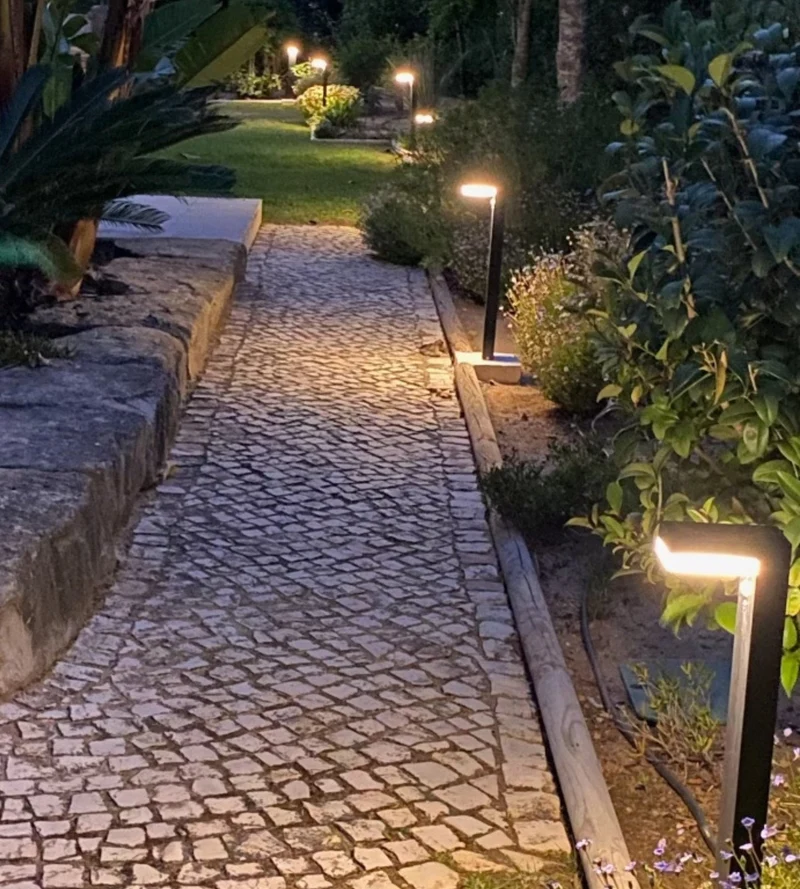 Borne solaire extérieure LED VENUS marron 70 cm avec détecteur - 3 modes d'éclairage 100 à 1000 lumens
