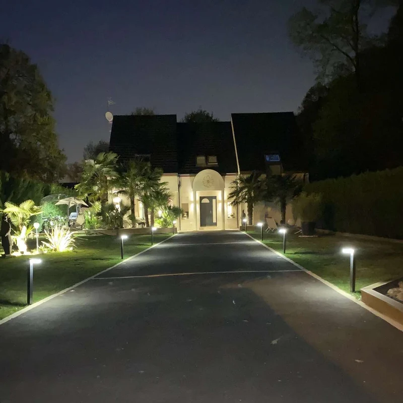 Borne solaire extérieure LED VENUS marron 70 cm avec détecteur - 3 modes d'éclairage 100 à 1000 lumens