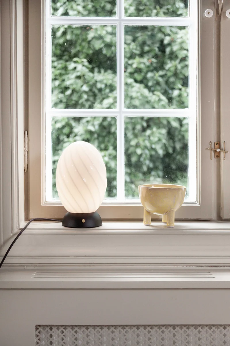 TWIST BORDLAMPE SORT