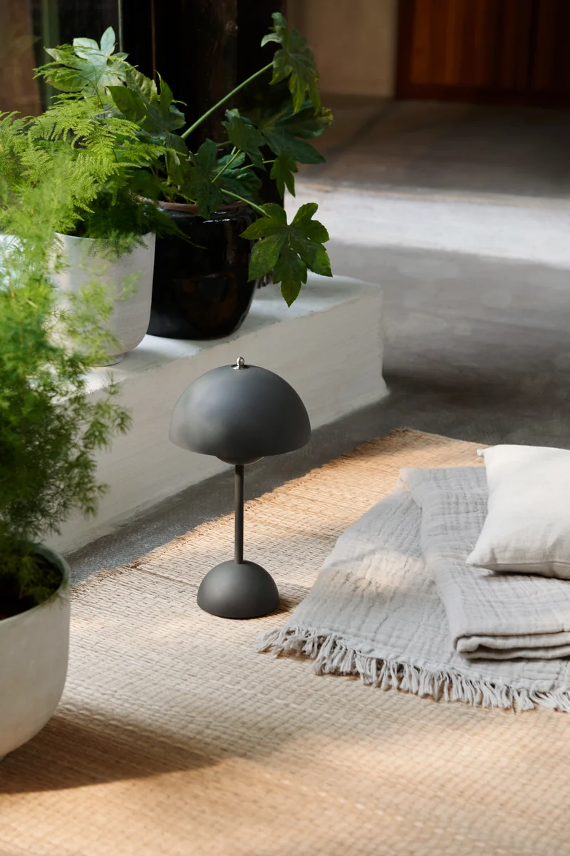 FLOWERPOT VP9 - MAGNET OPLADER PORTABLE - MAT MØRKEGRÅ