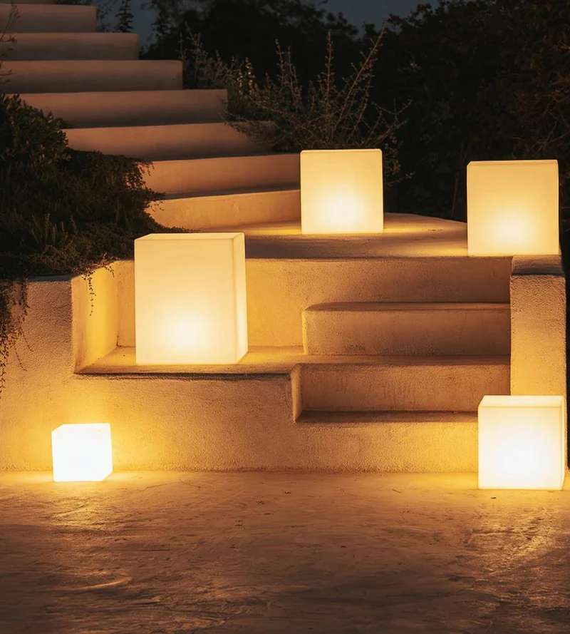 Cube lumineux rechargeable USB et solaire CUBY - RGB+CCT télécommandable - Extérieur et Intérieur