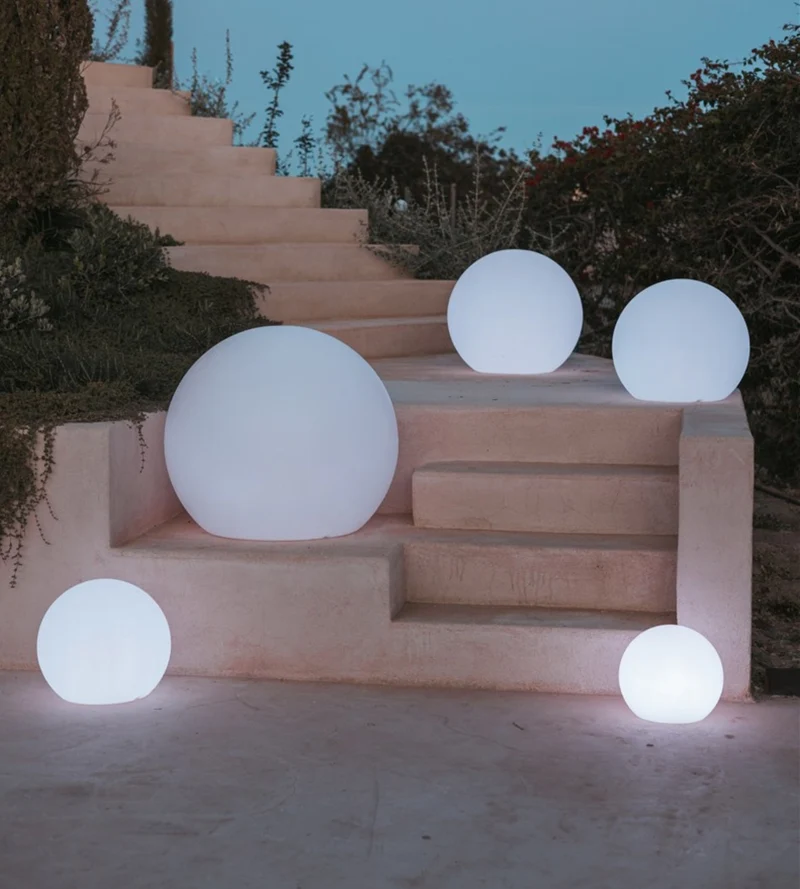 Boule lumineuse rechargeable USB et solaire BULY - RGB+CCT télécommandable - Extérieur et Intérieur