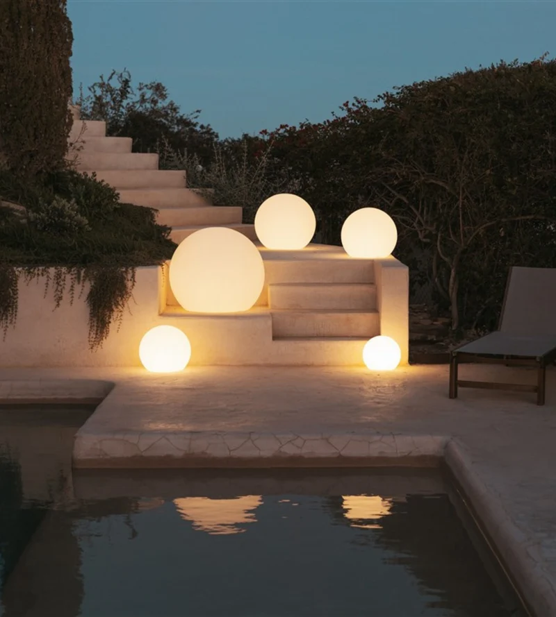 Boule lumineuse rechargeable USB et solaire BULY - RGB+CCT télécommandable - Extérieur et Intérieur