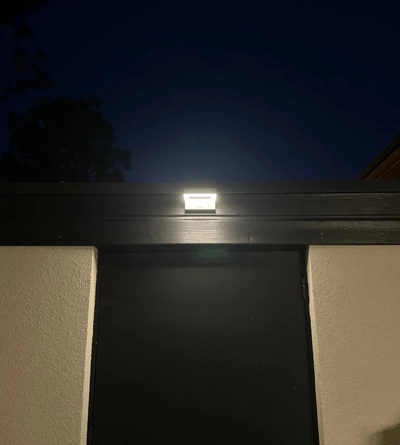 Applique murale solaire extérieure LED LETINA blanche avec détecteur