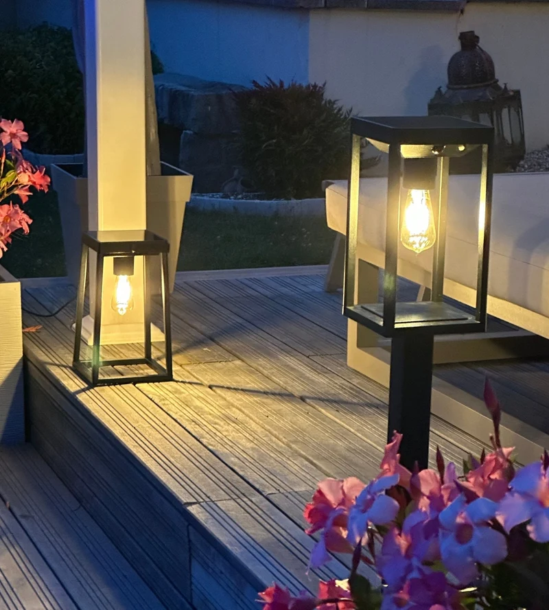 Borne solaire extérieure FAIRY noire 70 cm avec détecteur - Ampoule E27 incluse