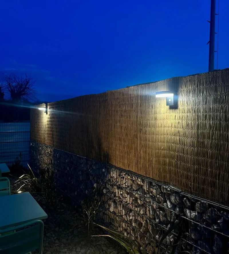 Applique murale solaire extérieure LED VENUS avec détecteur - 3 modes d'éclairage 100 à 1000 lumens