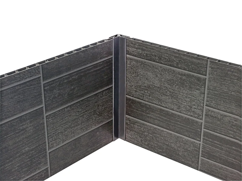 Profil d'angle en PVC pour lambris 8 mm épais.