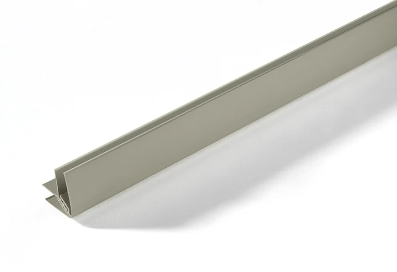 Profil d'angle en PVC pour lambris 8 mm épais.