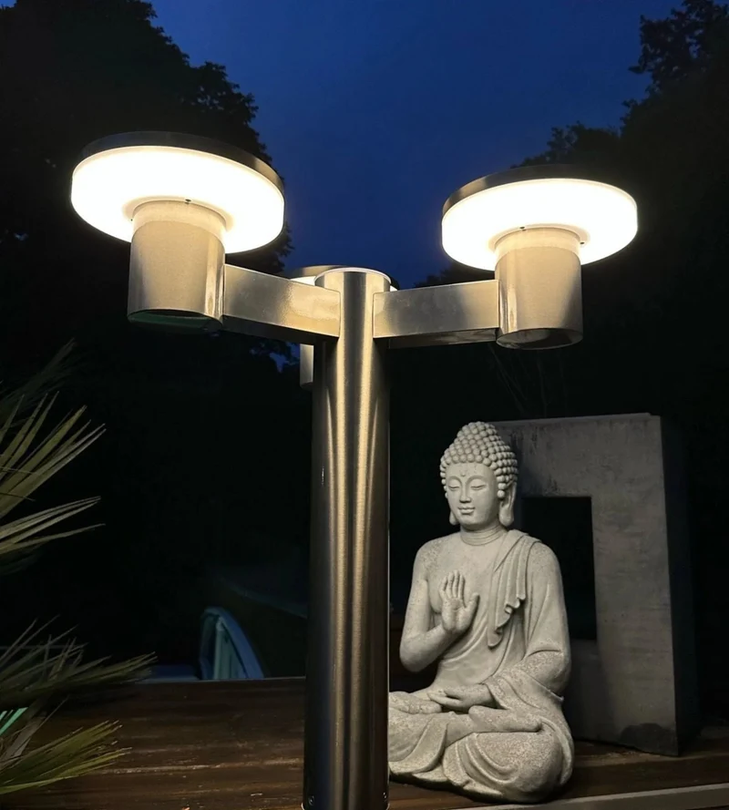 Lampadaire solaire LED ALTO 3000 130/200 cm Télécommandable - 300 à 3000 lumens