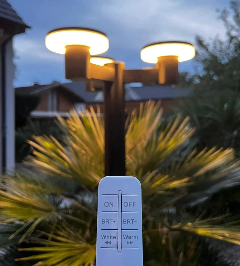 Lampadaire solaire LED ALTO 3000 130/200 cm Télécommandable - 300 à 3000 lumens