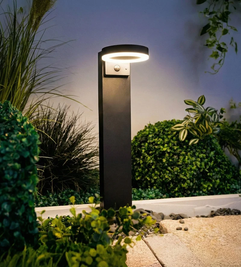 Borne solaire extérieure LED DAYTONA noire 50 cm avec détecteur - 3 modes d'éclairages 100 à 1000 lumens