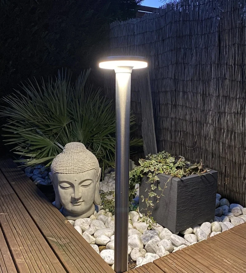 Borne solaire extérieure LED LIVING avec détecteur - 3 modes d'éclairages 75 à 600 lumens