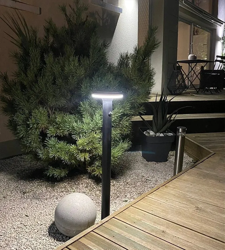 Borne solaire extérieure LED LIVING avec détecteur - 3 modes d'éclairages 75 à 600 lumens