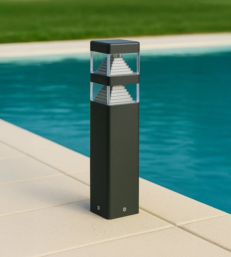 Borne extérieure LED Pyramide 1000 lumens abords de piscine - 12V