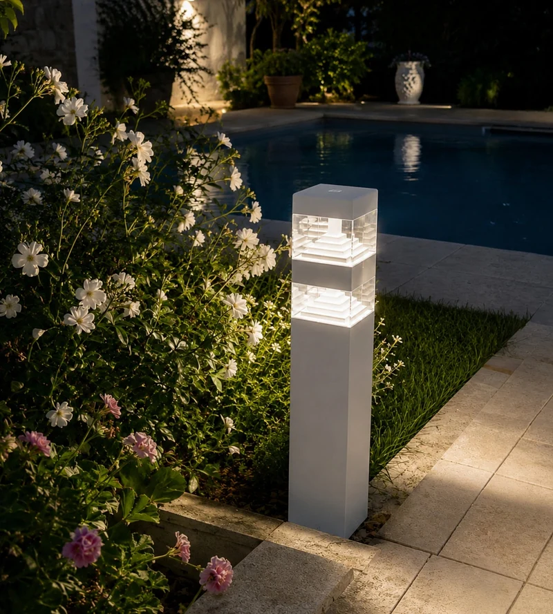 Borne extérieure LED Pyramide 1000 lumens abords de piscine - 12V