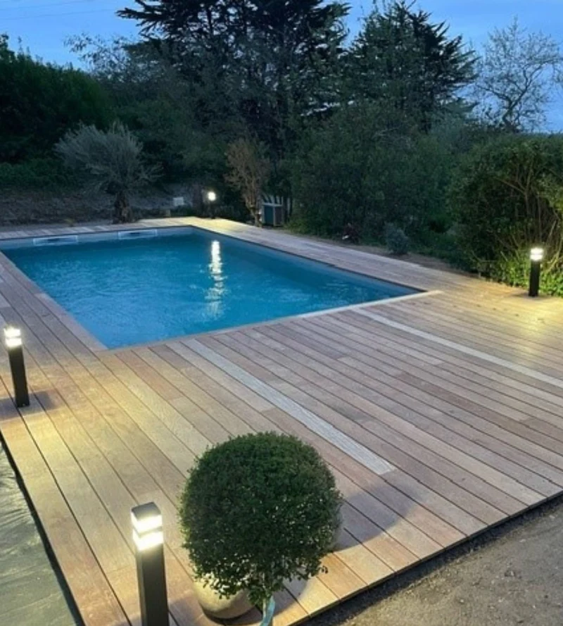 Borne extérieure LED Pyramide 1000 lumens abords de piscine - 12V