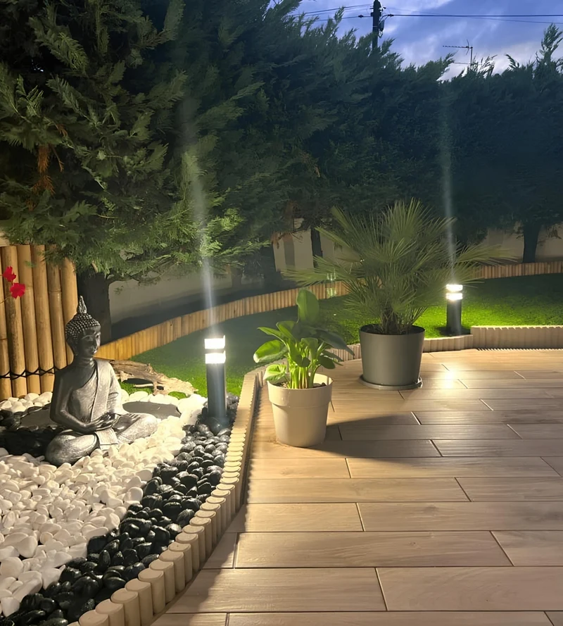 Borne extérieure LED Pyramide 1000 lumens blanc neutre - 32 leds