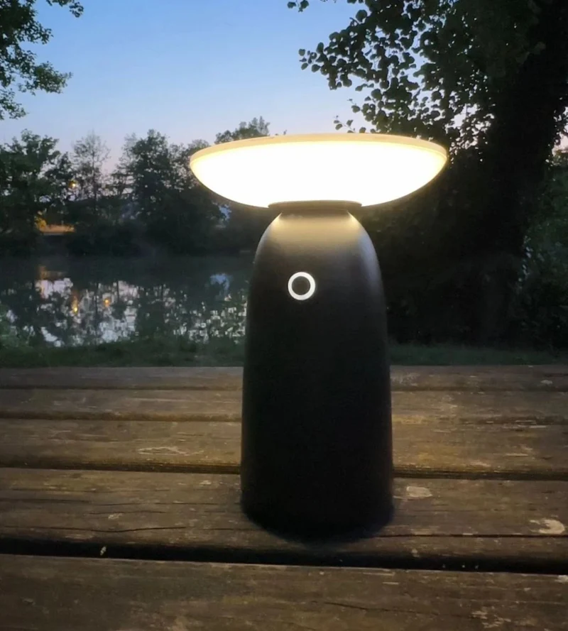 Lampe de table solaire LED HALO noire - 2 modes d'éclairage 100 à 1000 lumens - 4000K - Prise USB-C