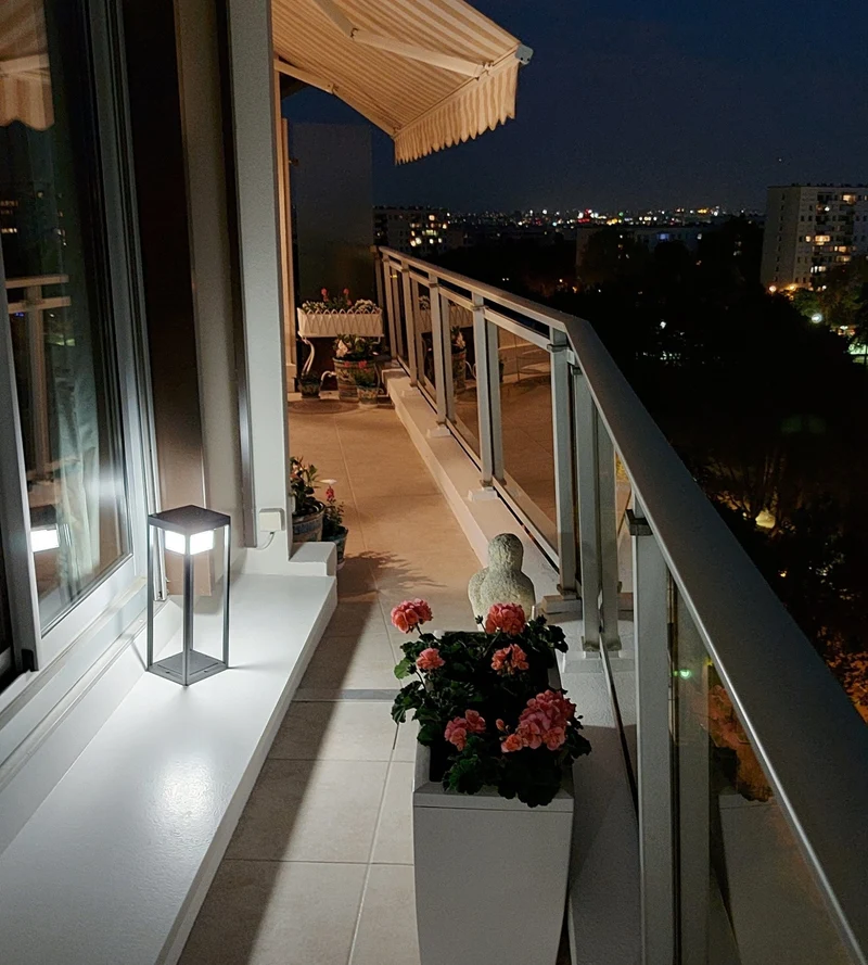 Lanterne solaire LED PICASSO noire avec détecteur - 3 modes d'éclairage de 75 à 600 lumens