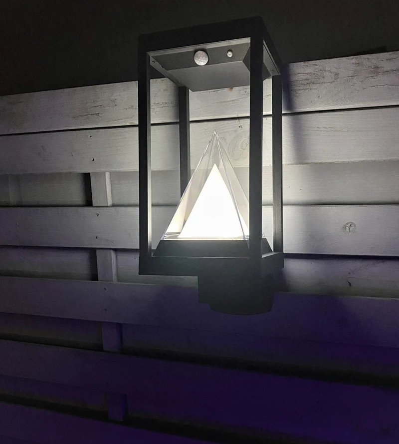 Applique murale solaire extérieure LED KEOPS noire avec détecteur - 3 modes d'éclairage 75 à 600 lumens