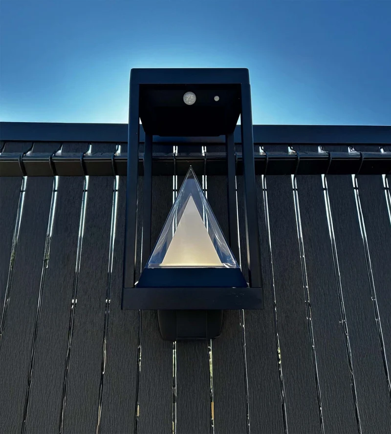 Applique murale solaire extérieure LED KEOPS noire avec détecteur - 3 modes d'éclairage 75 à 600 lumens