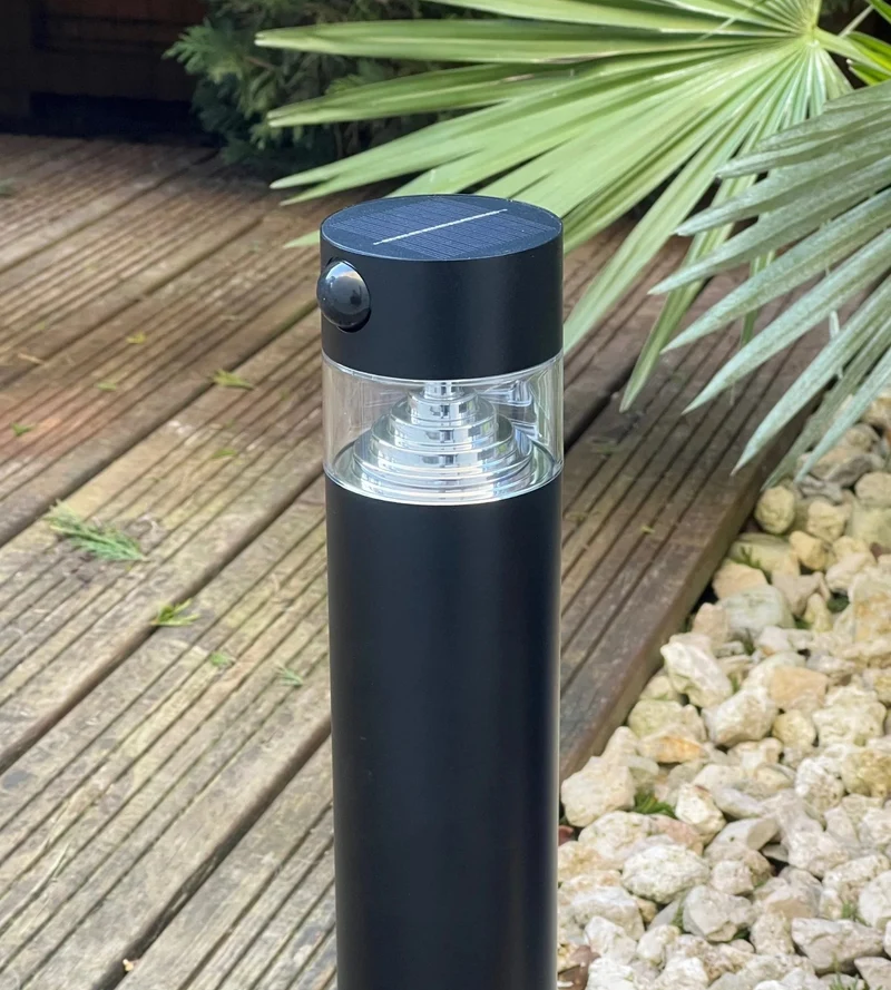 Borne solaire extérieure LED ORION noire 50 cm avec détecteur - De 75 à 150 lumens