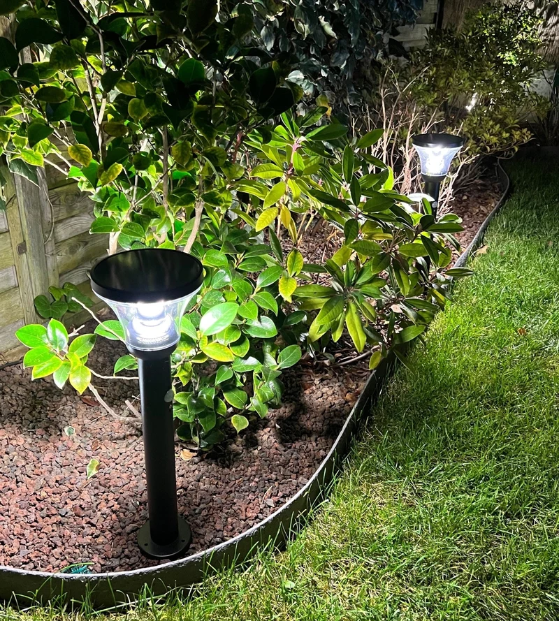 Borne solaire extérieure LED DIVA noire 53 cm avec détecteur - 3 modes d'éclairage de 100 à 1000 lumens