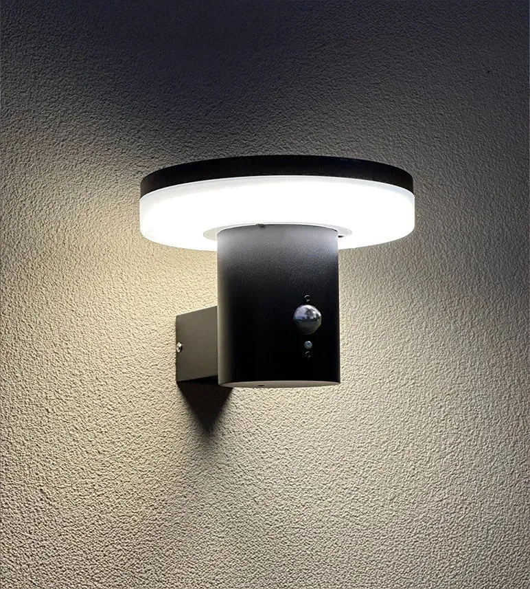 Applique murale solaire extérieure LED ALTO+ noire avec détecteur - 3 modes d'éclairage 150 à 1000 lumens