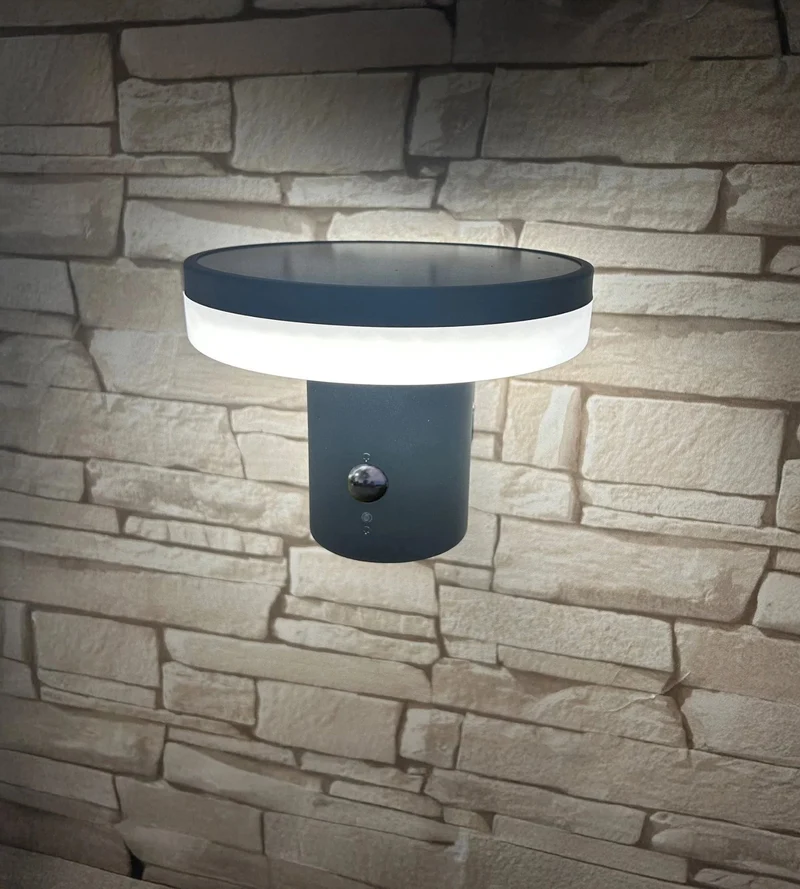 Applique murale solaire extérieure LED ALTO+ noire avec détecteur - 3 modes d'éclairage 150 à 1000 lumens