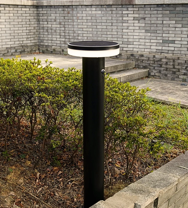 Borne solaire extérieure LED ALTO+ télécommandable avec détecteur - 3 modes d'éclairage 150 à 1000 lumens