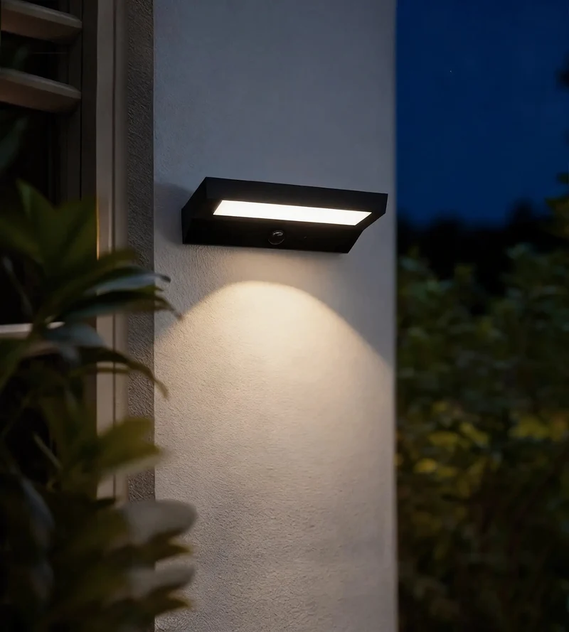Applique murale solaire extérieure LED PULSAR noire avec détecteur - 3 modes d'éclairage 100 à 1000 lumens