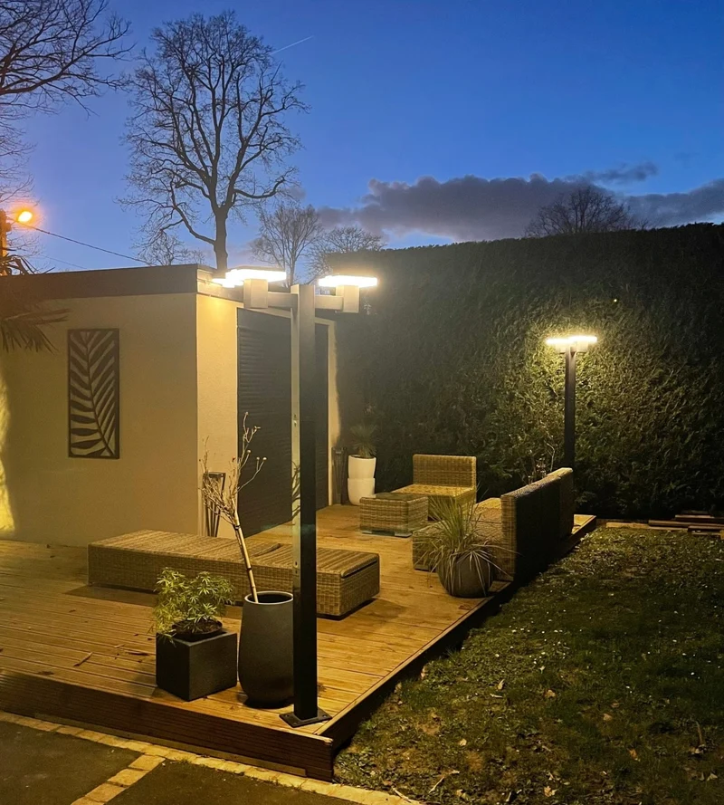 Lampadaire solaire LED SUN–2000 noir 120/200 cm Télécommandable