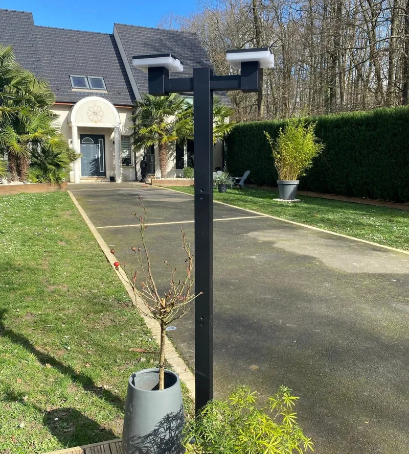 Lampadaire solaire LED SUN–2000 noir 120/200 cm Télécommandable
