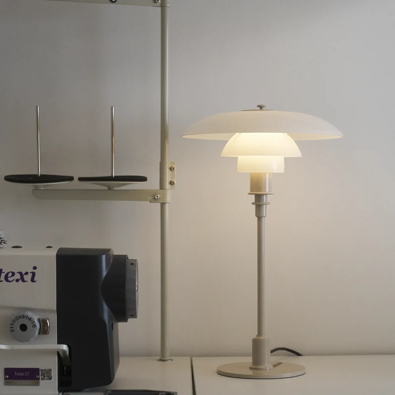 PH 3/2 GLOSSY BEIGE BORDLAMPE