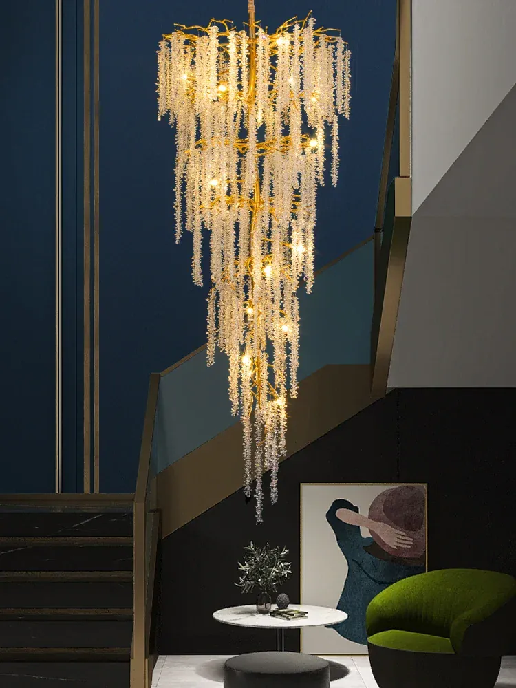 Grand Lustre en Escalier Avec Suspensions en Cristal