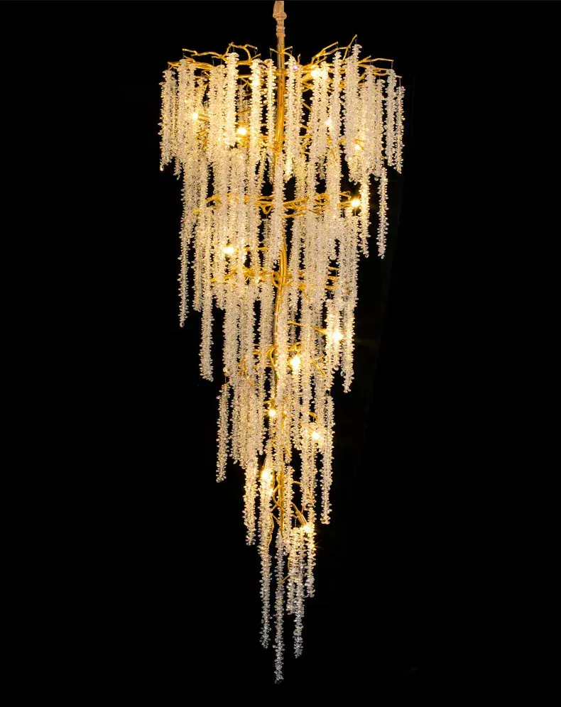 Grand Lustre en Escalier Avec Suspensions en Cristal