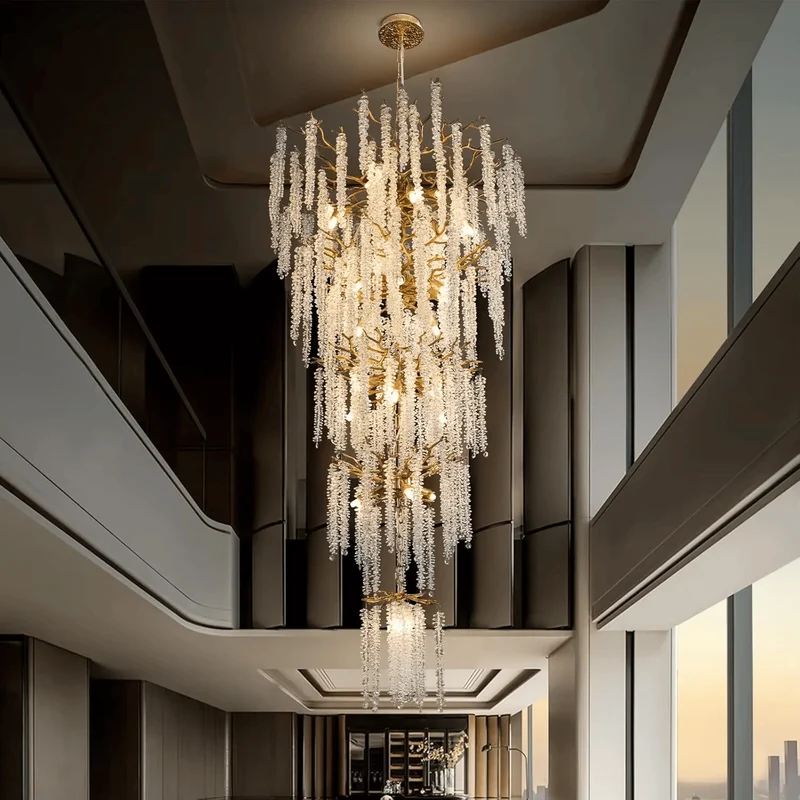 Grand Lustre en Escalier Avec Suspensions en Cristal