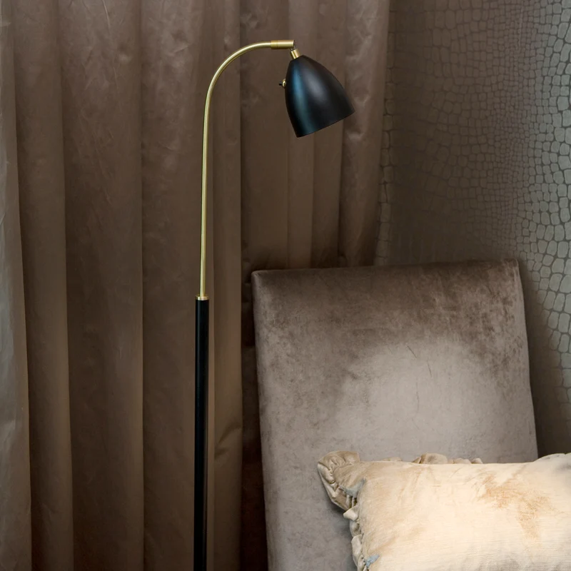 Golvlampa Deluxe svart/mässing