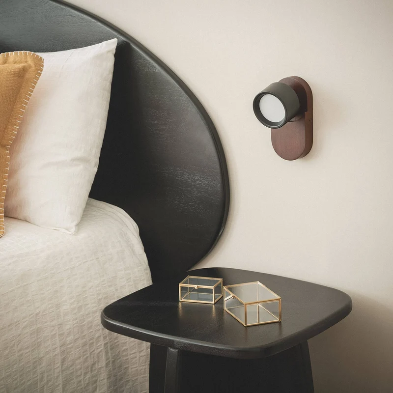 Petit luminaire mural en bois noyer