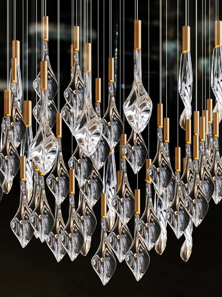 Grand Lustre en Escalier de Cristaux Suspendus