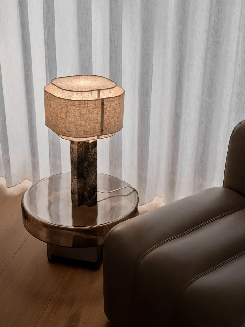 TAKAI BORD E27 BRUN MARMOR/ BEIGE SKÆRM