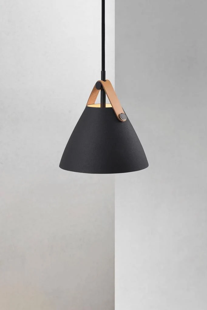 Strap 16 Pendel Sort - Design For The People