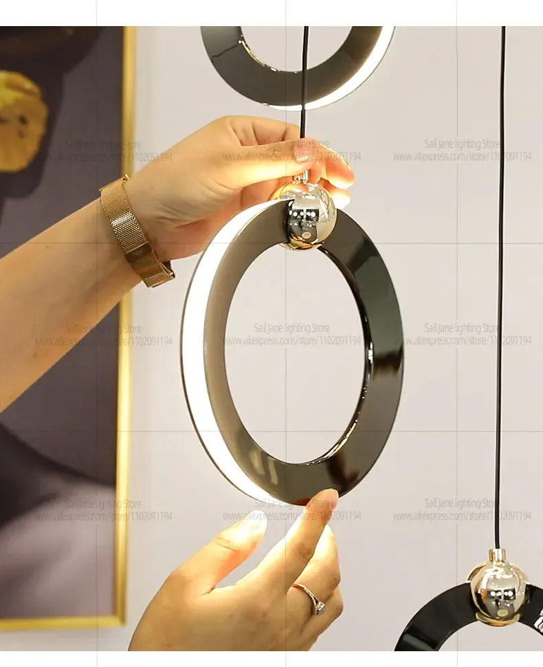 Lustre suspensions en anneaux noirs LED