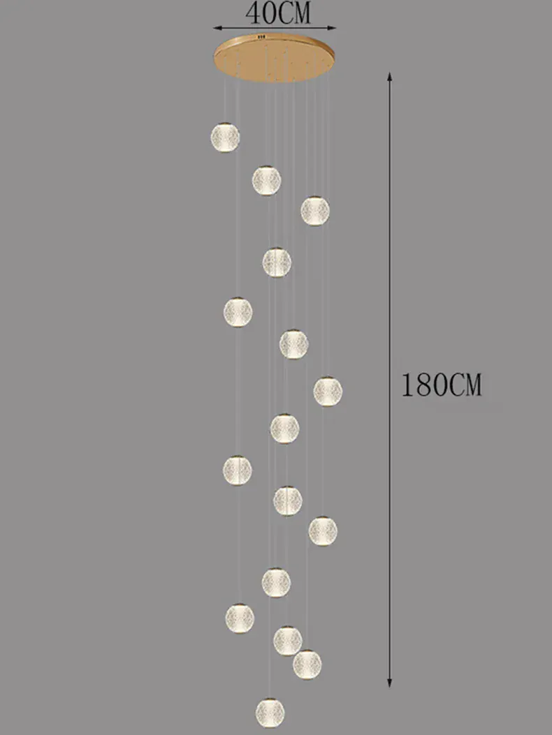Suspensions design pour escalier de globes en verre