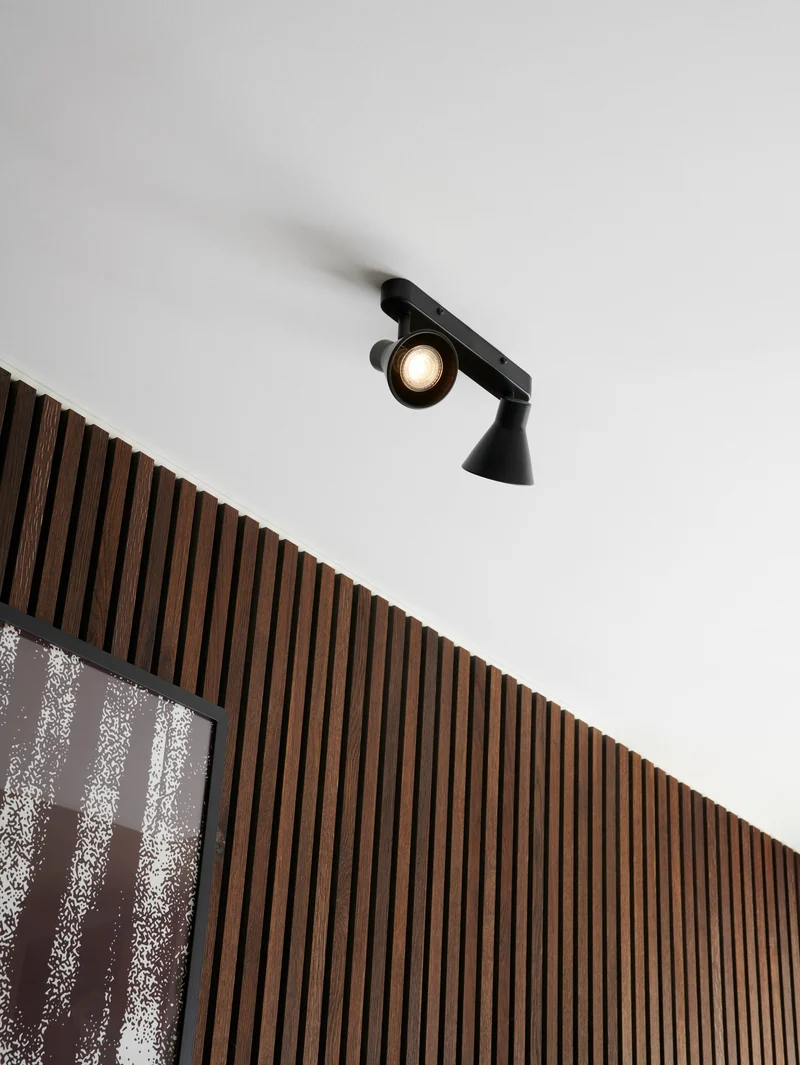 Eik 2 | Spotlight | Sort