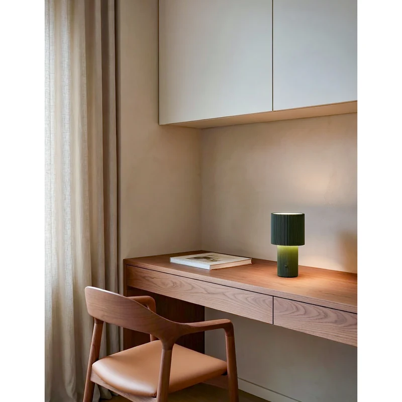 ILUMA - PORTABLE LAMPE - OLIVENGRØN