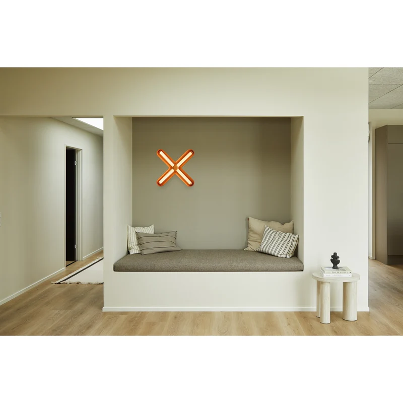 FUZZ LED SORT/ORANGE VÆGLAMPE