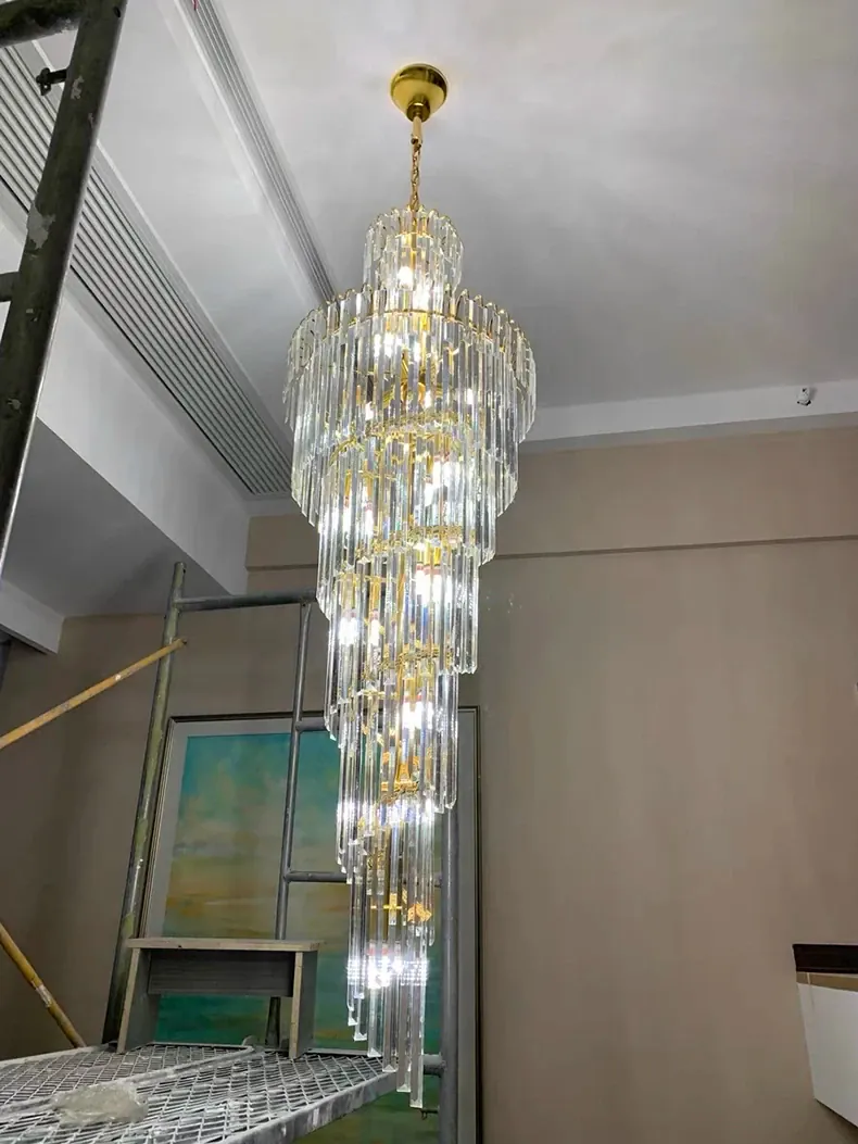 Grand lustre en verre pour hauts plafonds